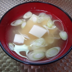 お酒と醤油が隠し味の豆腐のお味噌汁！